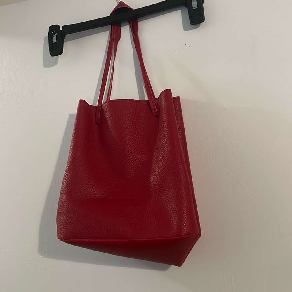 4 piece purse set. Red